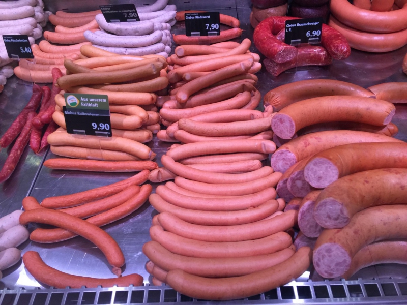 charcuterie-LA TRINITE-min_sausages_meat_butchery-1069321